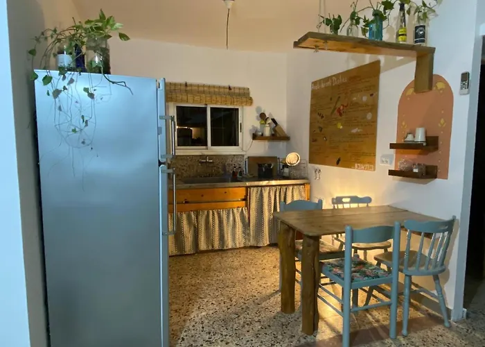 Juha\'S Guesthouse - Zarqa Bay